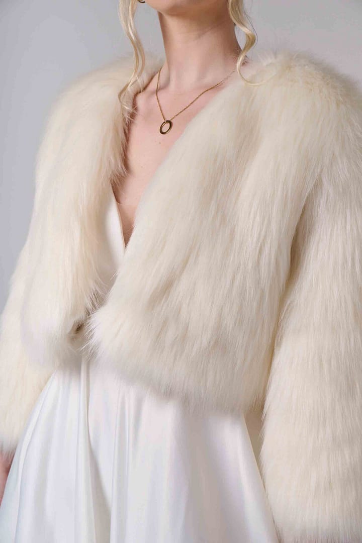 E-commerce picture of model in bridal fur jacket by Stefan Venter photography in studio in Cape Town, South Africa. Product photographer Cape Town - Stefan Venter